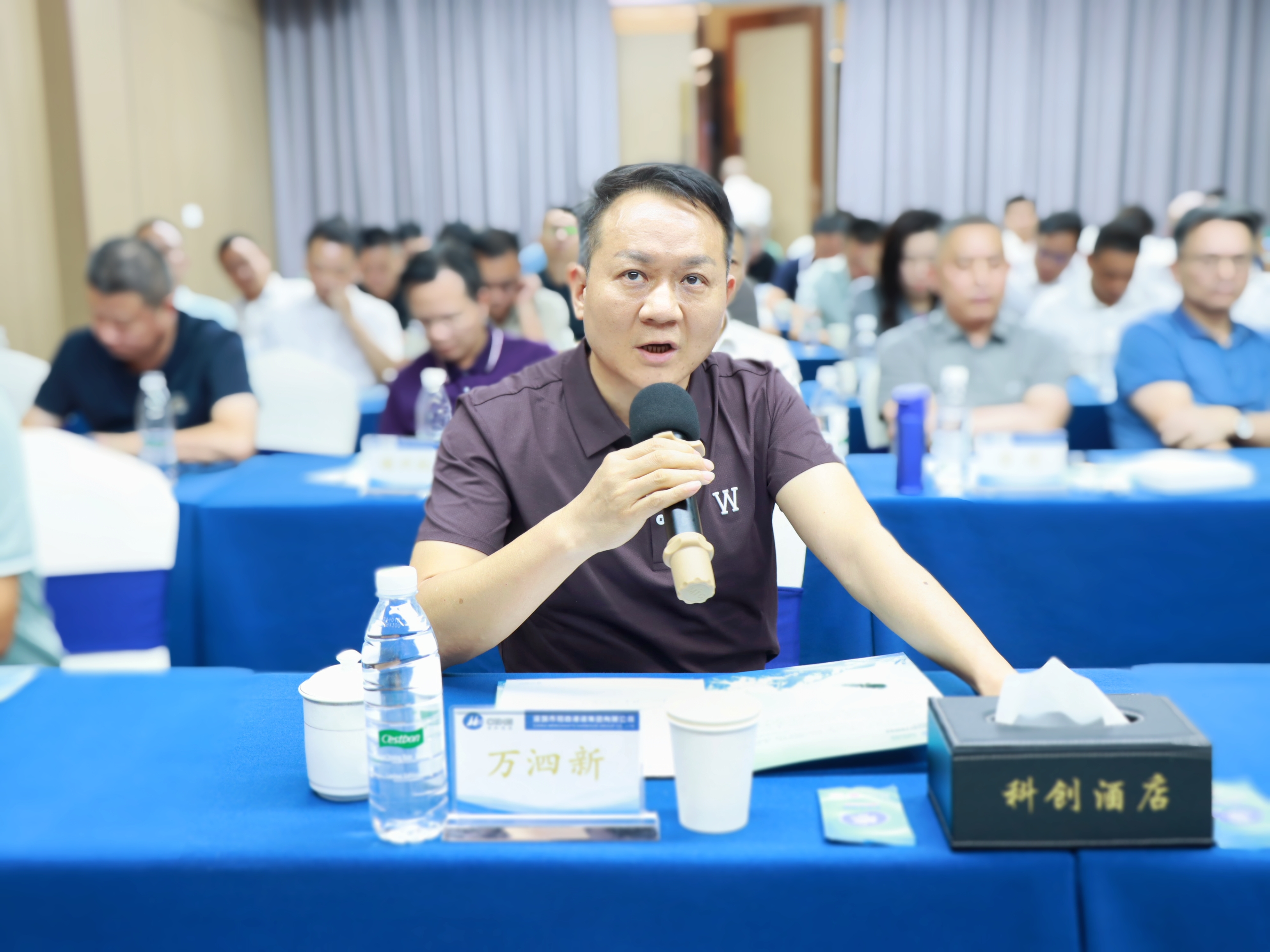 港创股份公司董事、总经理万泗新发言.jpg